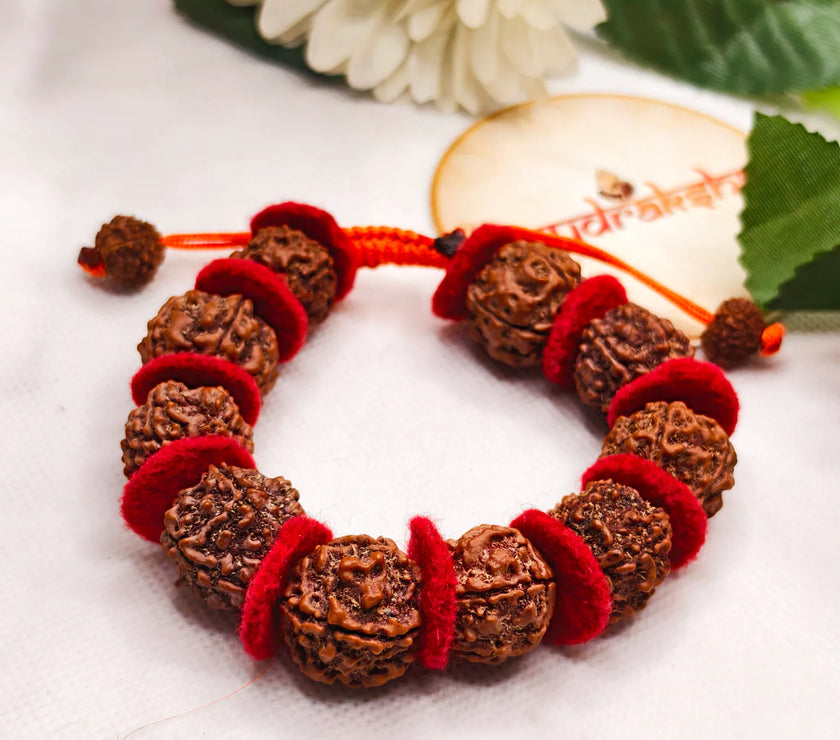 Nepali 5 Mukhi Rudraksha Bracelet With Valvet Cloths Lab Certified Premium Quality. 10 Beads of Nepal Origin 5 Mukhi Rudraksha 