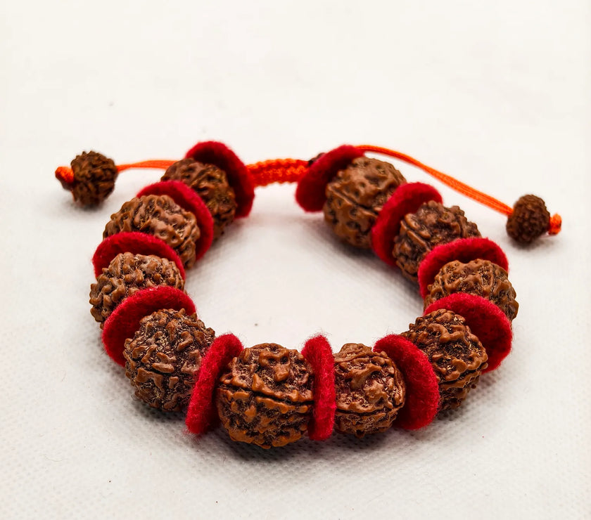 A 5 Mukhi Rudraksha Bracelet of Nepal Origin Beads, 10 Beads with Valvet Cloths 