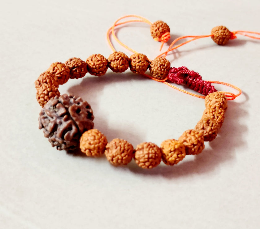 Nepali 6 Mukhi Rudraksha Bracelet with Punchmukhi Rudraksha - Certified