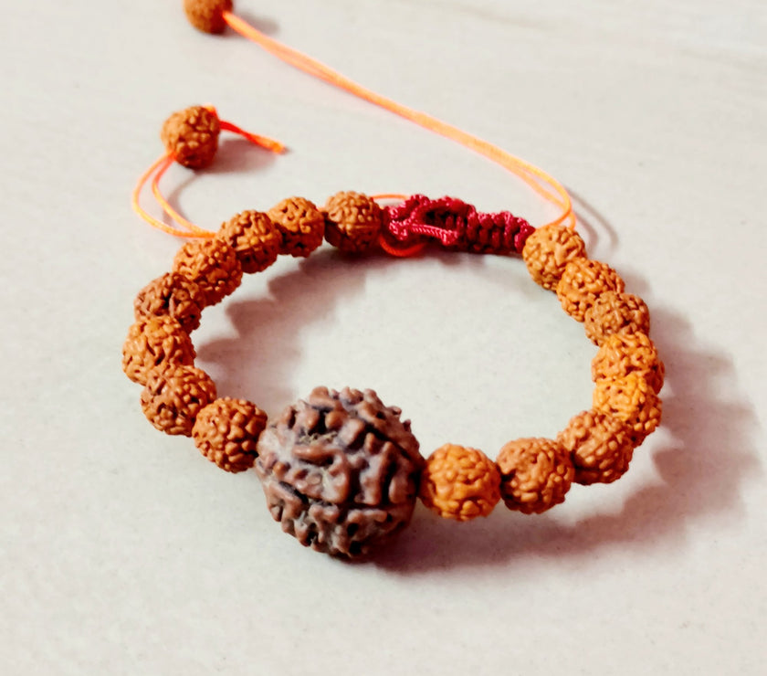 Nepali 6 Mukhi Rudraksha Bracelet with Punchmukhi Rudraksha - Certified