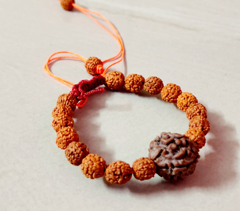 Nepali 7 Mukhi Rudraksha Bracelet with Punchmukhi Rudraksha - Certified