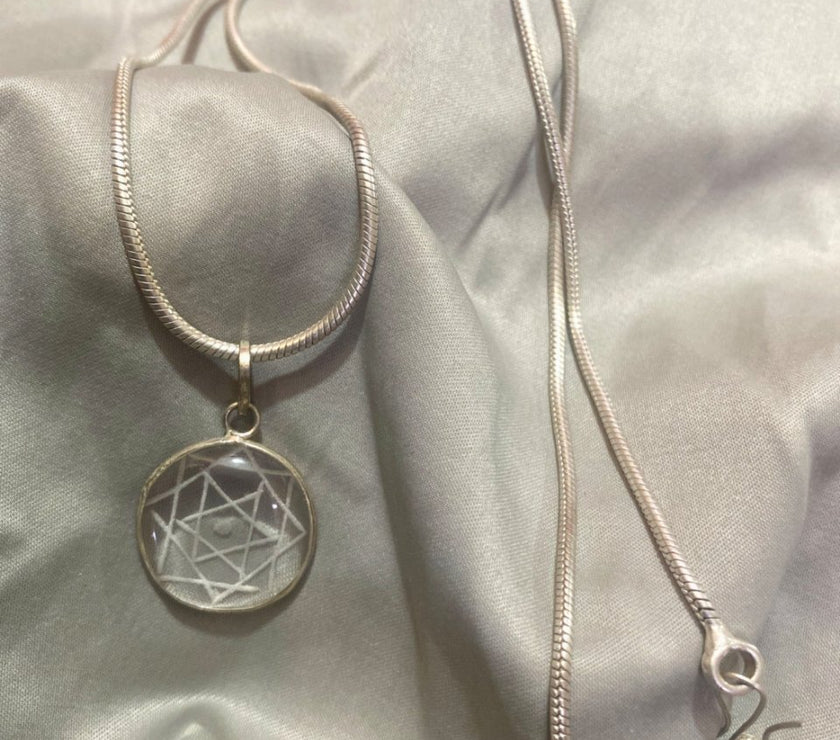 Sphatik (Quartz) Shree Yantra Crystal Pure Silver Locket With Chain